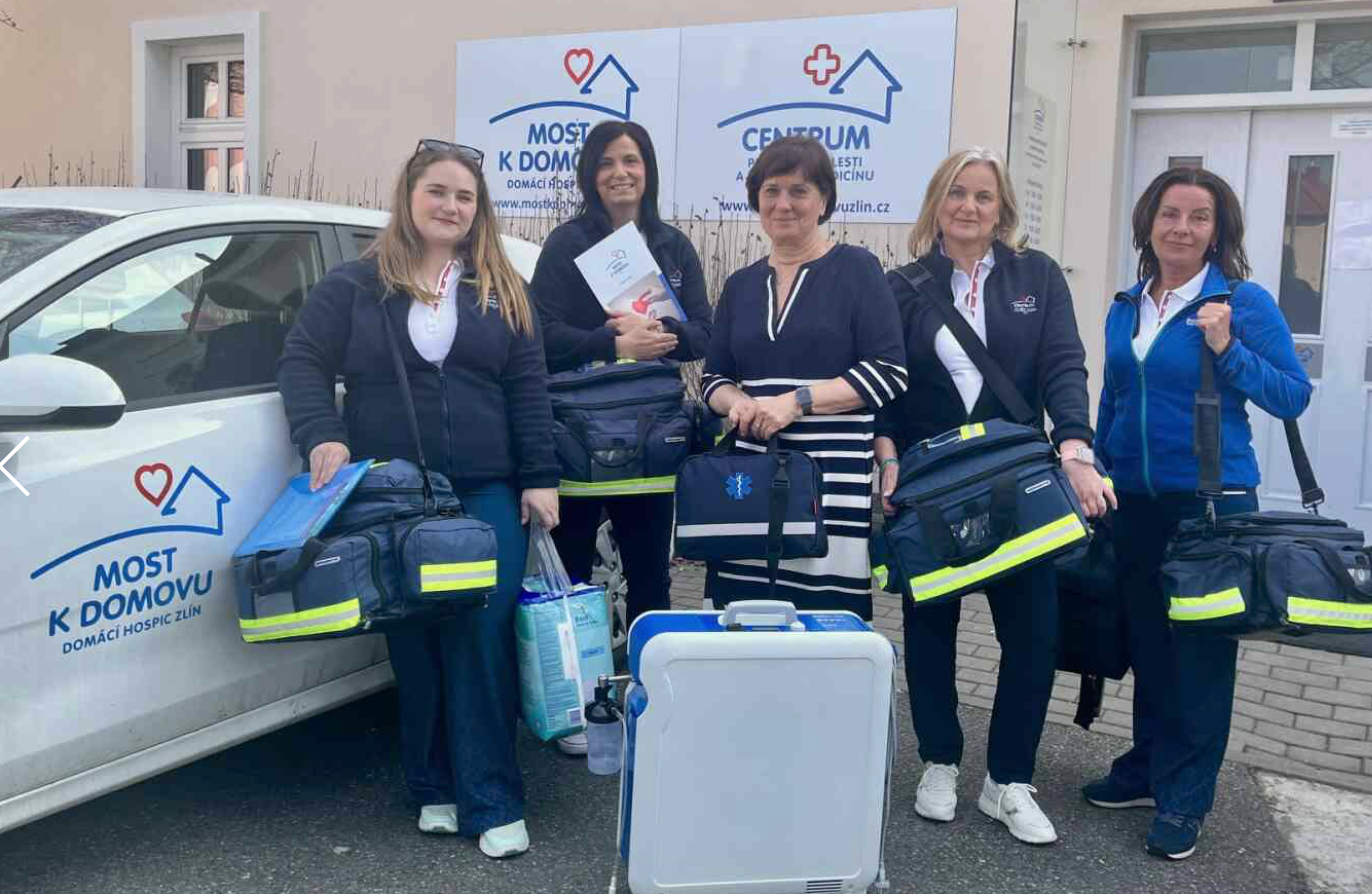 Pomozte nám nést péči domů – zdravotnické batohy na kolečkách